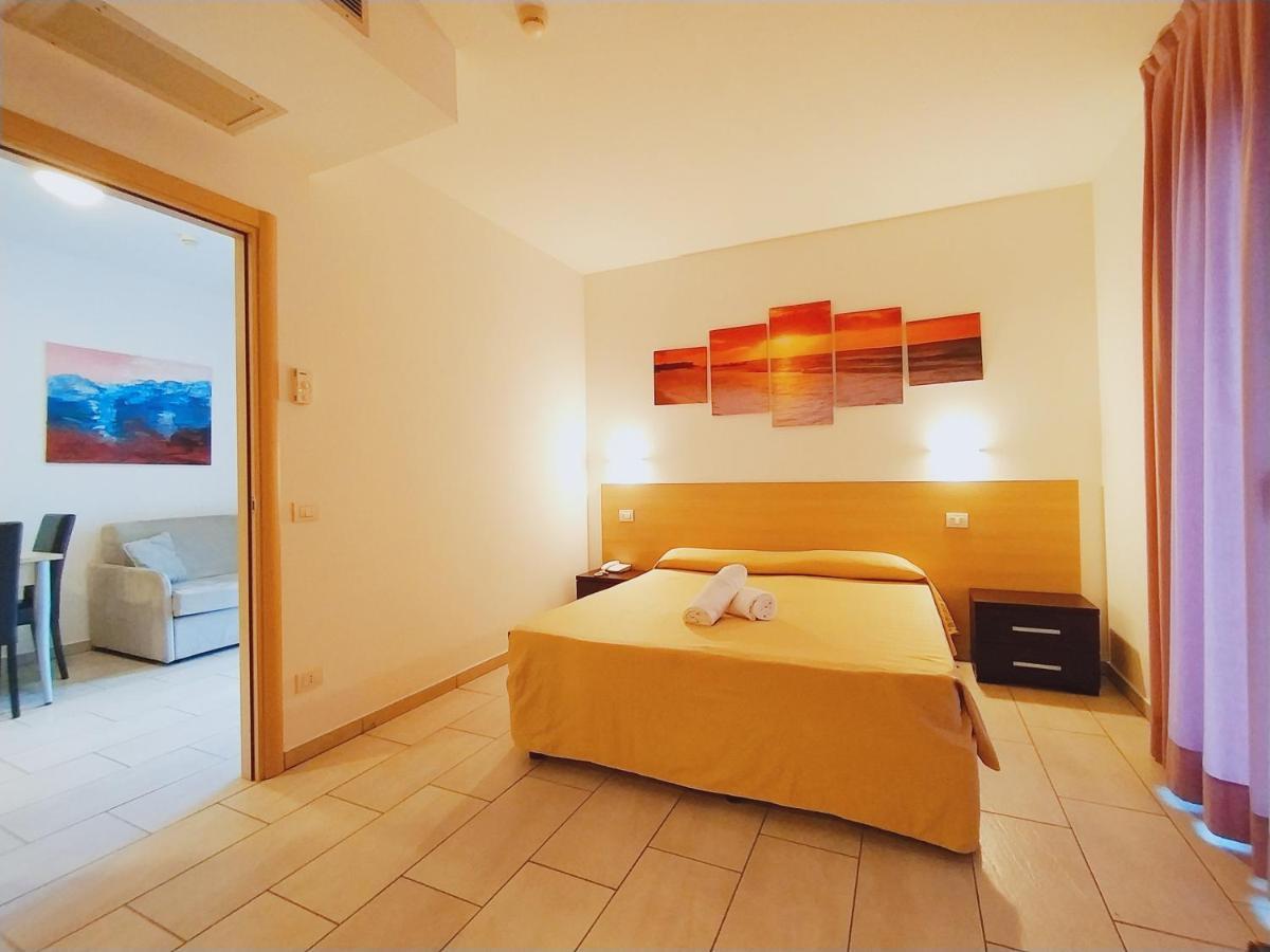 Residence Hotel Rubino Fogliano Marina Екстериор снимка