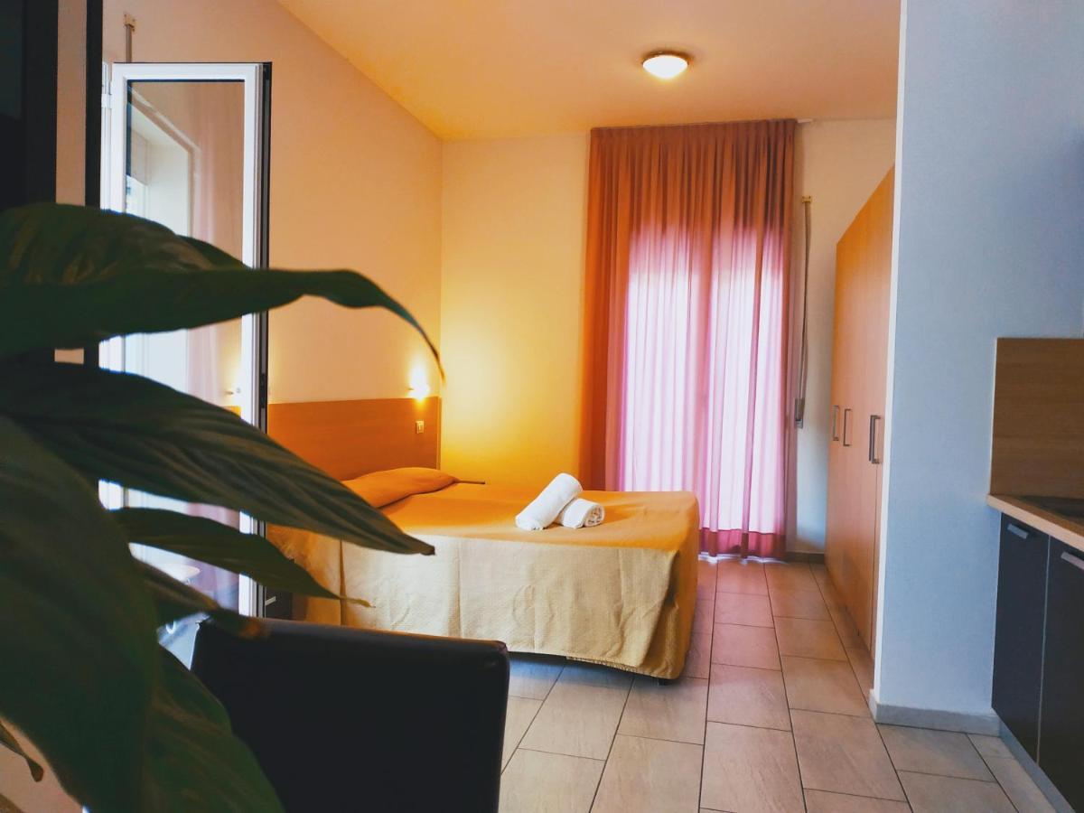 Residence Hotel Rubino Fogliano Marina Екстериор снимка