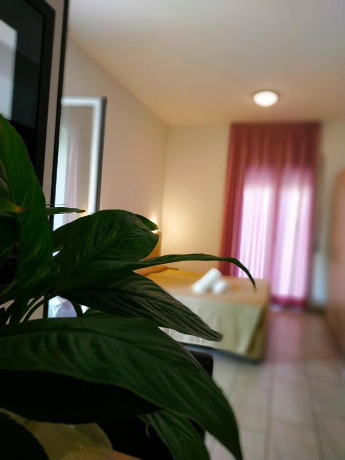 Residence Hotel Rubino Fogliano Marina Екстериор снимка