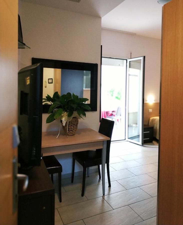 Residence Hotel Rubino Fogliano Marina Екстериор снимка