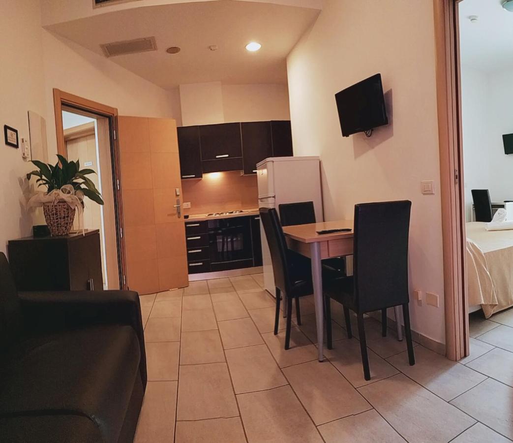 Residence Hotel Rubino Fogliano Marina Екстериор снимка