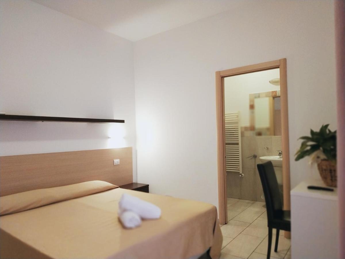 Residence Hotel Rubino Fogliano Marina Екстериор снимка
