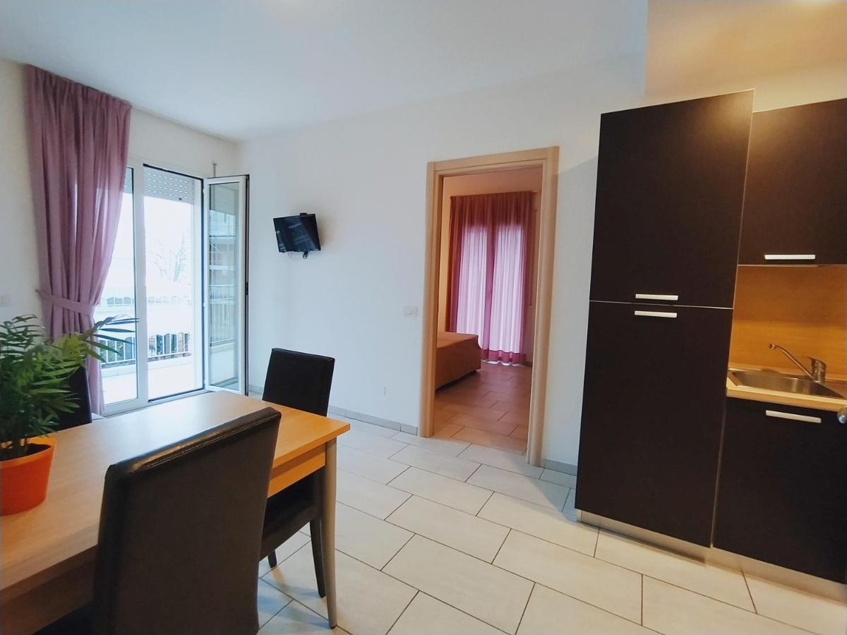 Residence Hotel Rubino Fogliano Marina Екстериор снимка